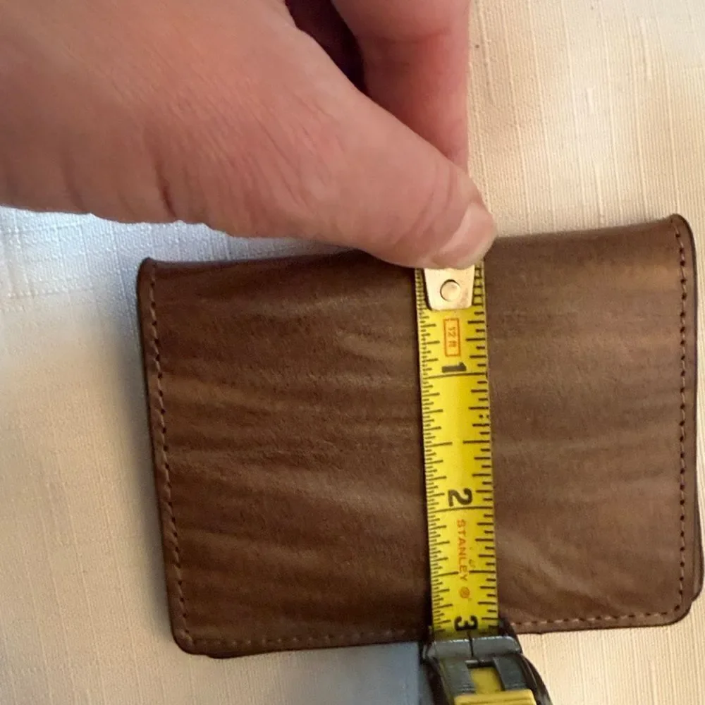 J. FOLD LEATHER CARRIER WALLET. NEW IN BOX
